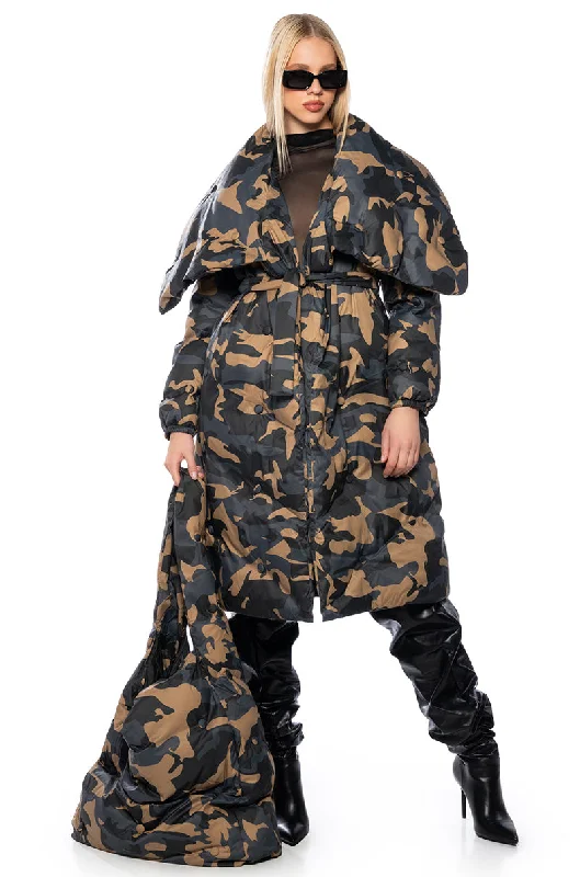 CAMPING TUFTED PUFFER COAT IN CAMO